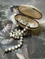Boîte à Chapelet XIX ème Œuf en Nacre & son Chapelet en Perles de Nacre