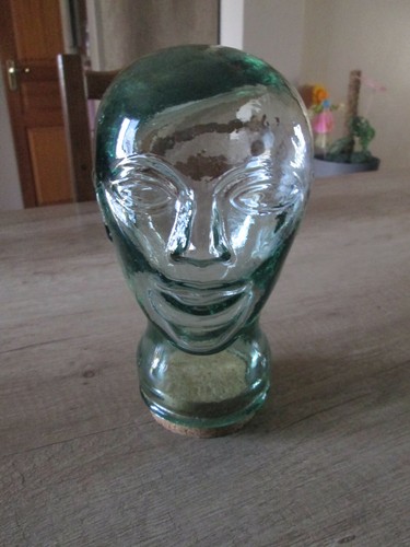Petite tete en verre - , 1