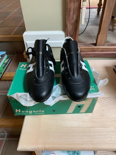 Anciennes chaussures - anciennes, de