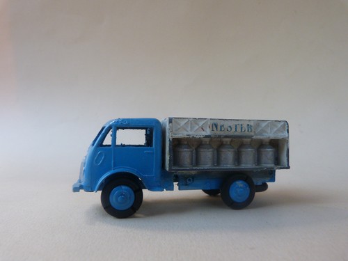 Dinky toys camion laitier - -,