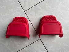 LOT 2 MANIQUES EN SILICONE - GUY DEMARLE - ROUGE - NEUF