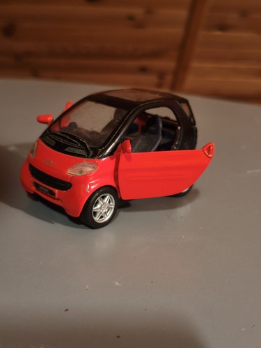 Voiture miniature maisto - voiture, smart
