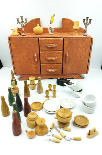 Ancien buffet poupée - poupée, en