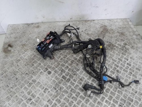 Boîte fusibles toyota - à, c-hr