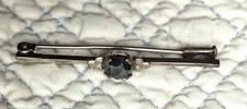 Ancienne broche en argent avec pierre fine noire