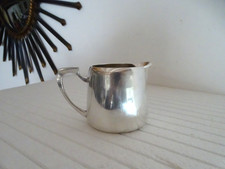 Pichet à lait / pot à lait