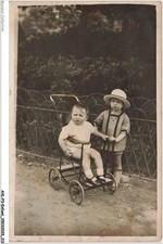 AVLP3-0250-ENFANT - Petits garcons - Le pousse-pousse