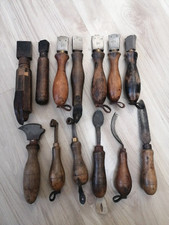 Rare lot de 13 outils anciens cordonnier bourrelier cuir mailloche fer roulette