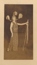 Mode Robe Chapeau Spectacle Paris ? Vintage argentique vers 1920