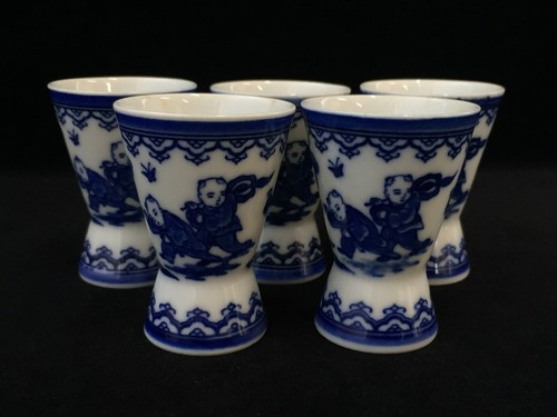 R0465 lot tasses sake en - tasses,