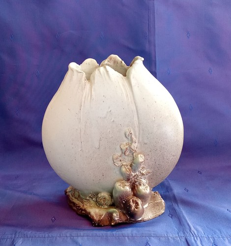 Petit vase céramique signé - ,