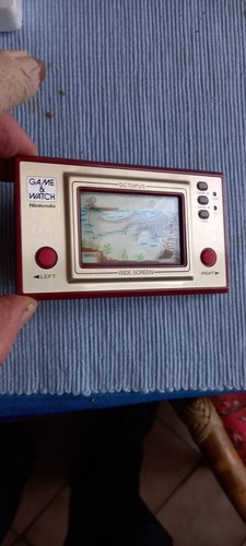 Nintendo game watch - &, —
