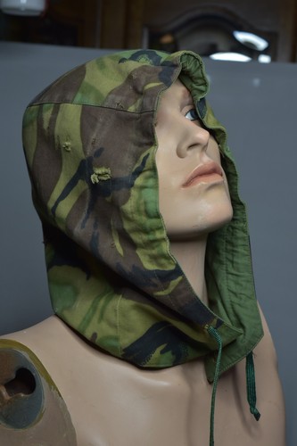 Capuche pour veste camouflée