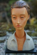 MO04  FIGURINE STATUETTE