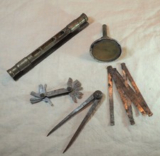 lot d'outils anciens - thermomètre - niveau - équerre Peugeot - pas de vis