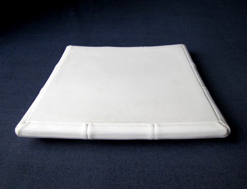 Dessous plat blanc en - plat,