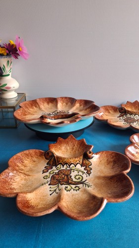 Service assiettes à - service, de