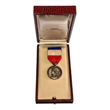 France médaille Travail Commerce Industrie Lucien Larochette / Mourgeon - argent