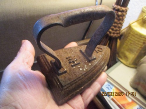 Ancien petit fer repasser - ancien,