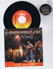 45 RPM 7'' EARTH WIND AND FIRE SING A SONG (+BADGE)