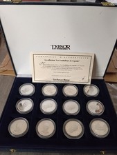 Coffret De  12 Médailles Des