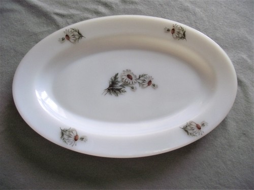 Plat ovale arcopal vintage - -,