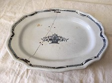 Ancien Plat ovale en céramique pour déco 44 x 32 cm réparé avec des agrafes