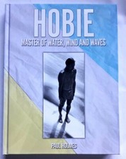 LIVRE - HOBIE , MASTER OF WATER , WIND AND WAVES - PAUL HOLMES