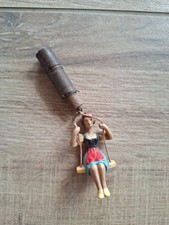 ANCIENNE FIGURINE FEMME À LA