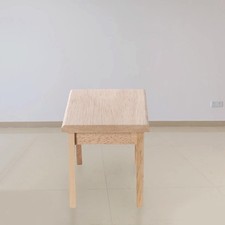 Mini Modèle de Table à