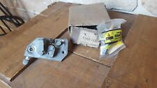 NOS R4 serrure porte poussoir RENAULT R 4 L