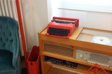 Machine à écrire Olivetti Valentine S Rouge design par Ettore Sottsass