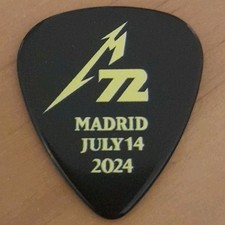 mediator metallica pick guitar M72 tour live Madrid 14 07 2024 officiel !