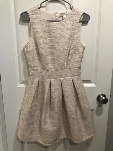 Sleeveless cream line - sleeveless, a-line