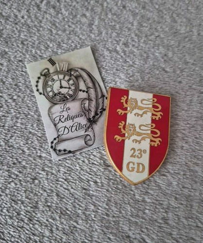 Insigne pucelle 23 e - /,