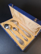 Élégant Trio d’Objets de