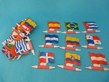 Figurines publicitaires L'ALSACIENNE - 29 petites tôles - Les drapeaux / flags