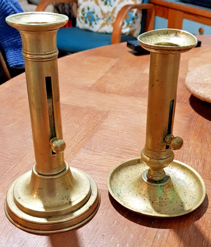 Bougeoirs poussoir en - à,