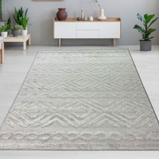 Tapis à poils longs de style bohostyle avec des losanges et des cercles en beige