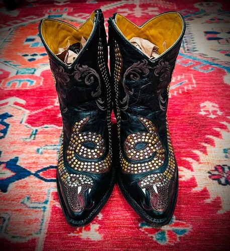 Old gringo snake - old, boot