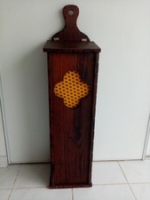 ANCIENNE  HUCHE A PAIN A POIGEE EN BOIS   A CLAPET EN PIN TEINTE  HAUT 95 CM