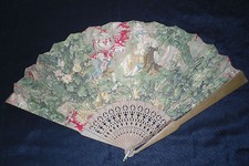 Ancien éventail peint sur