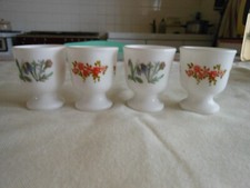 4 coquetiers vintage en arcopal motif floral  made in FRANCE