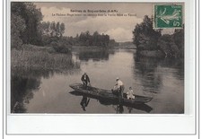 environs de Bray sur Seine : le pêcheur HUGE levant ses verveux dans la Vieil