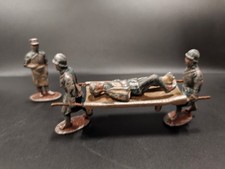 QUIRALU Service de santé Brancardiers avec civière - officier médecin chirurgien