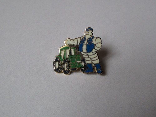 Pin bonhomme bibendum - pin's, /