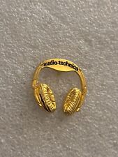Pin's " audio-technica " marque casque hifi enceinte sono baffle haut parleur