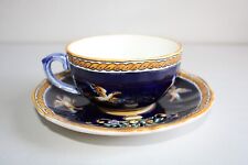 Tasse et soucoupe à thé en faïence de Gien, décor Renaissance Italien fond bleu