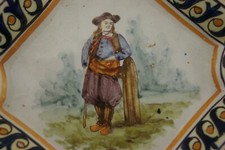 HENRIOT QUIMPER TASSE SOUS TASSE ARMES DE DINAN PEINT A LA MAIN 1900-1950