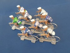 Lot de 8 cyclistes miniatures